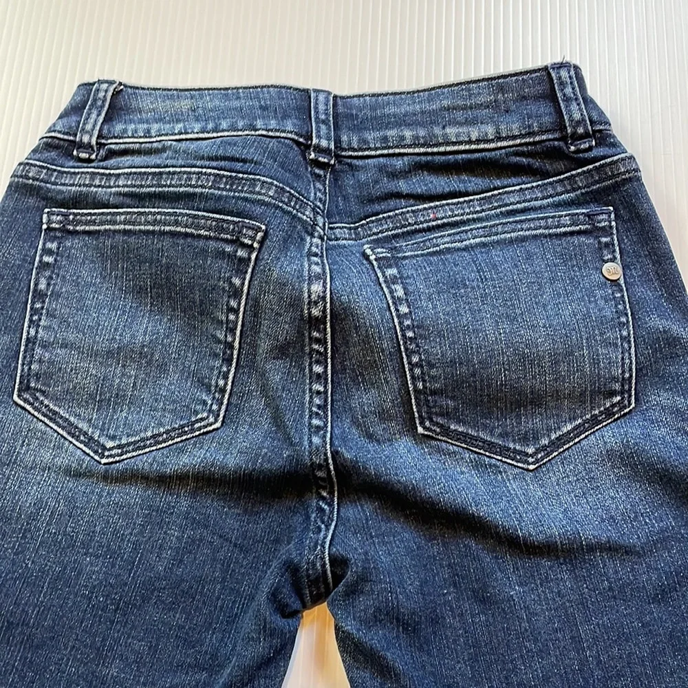 Miss Me Girls skinny ankle blue jean with embroidery detailing. Girls size 8